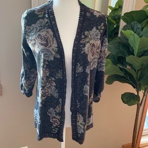 🔴🔴 3 For $10!!! 🔴🔴 Floral Cardigan